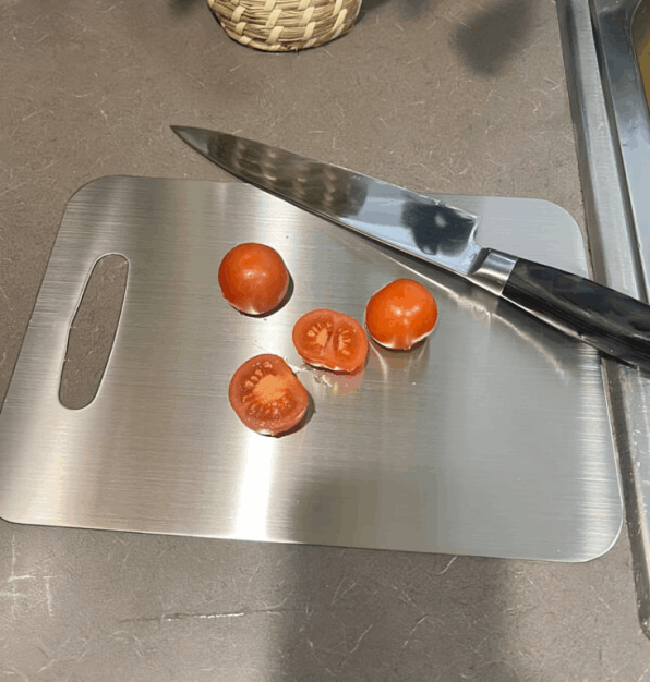 Katori Titanium Cutting Board user Janet R.